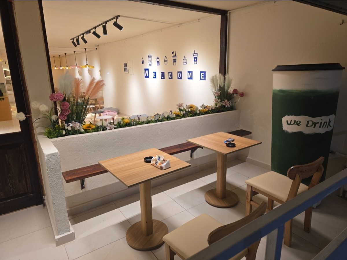 Welcome wall with flowers and tables
